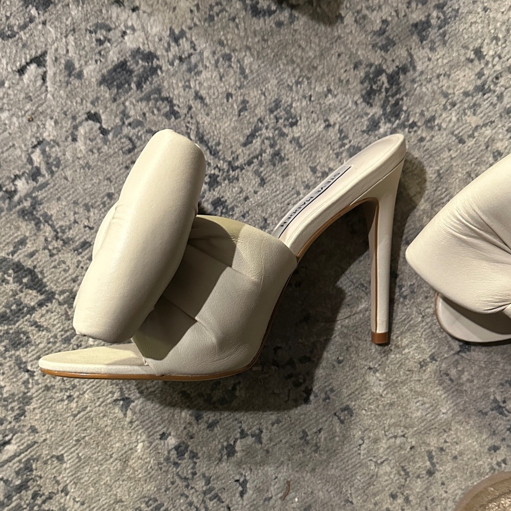Steve Madden Women's Cream Bow Mules - Picture 2 of 5
